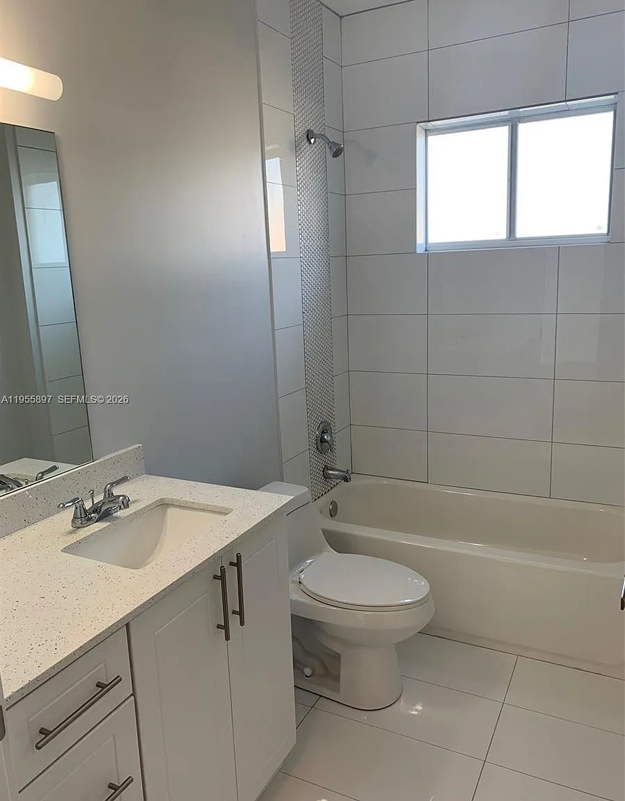 3 bed, 2.0 bath, $2,700 — Photo 3