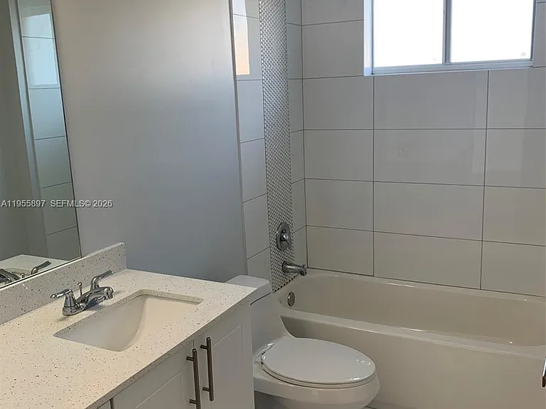 803 E 28th St #803 — Photo 3