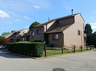 9 Walnut Ct, Fishkill, NY 12524