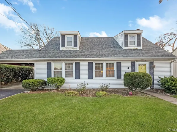4 Florida Avenue, Copiague, NY 11726