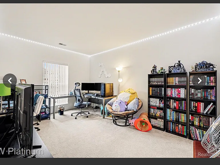 S Pointe Ln — Photo 9