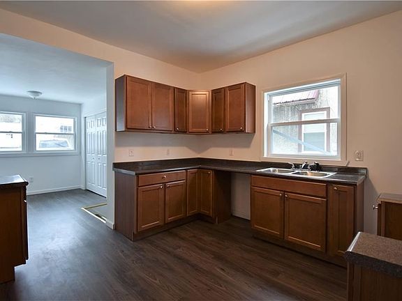 3rd image of 49 Linwood Ave