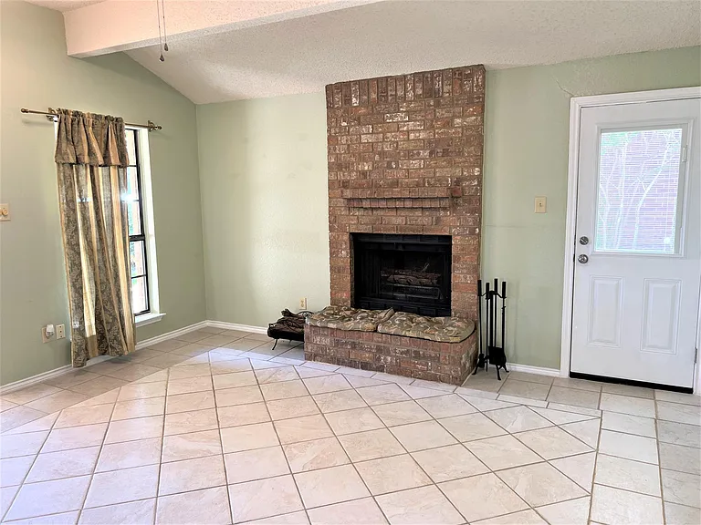 505 Valley Spring Dr — Photo 11