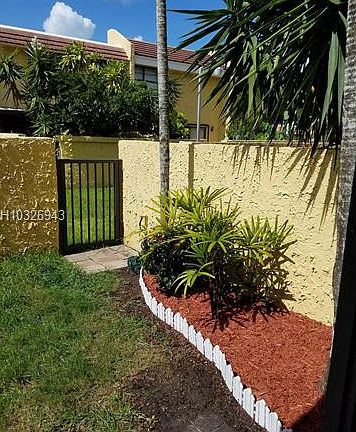 2nd image of 2524 N 38th Ave #D-30