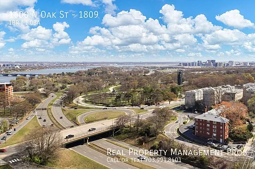 1600 N Oak St Photo 1