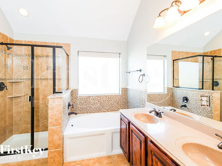 206 Lavaca Dr — Photo 15