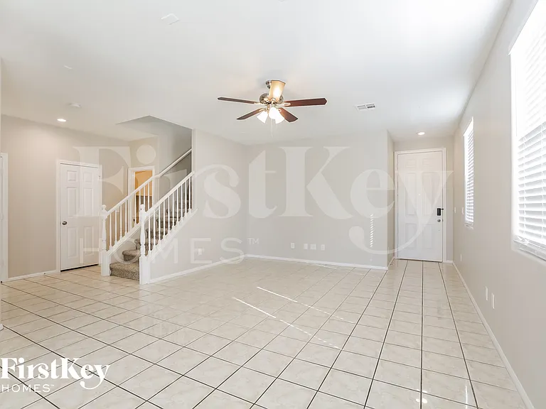 10219 Falling Needle Ave — Photo 3