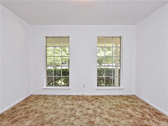 4th image of 504 W Oak Dr