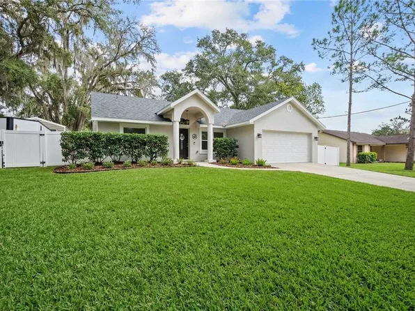 12202 Meadow Ln, San Antonio, FL 33576