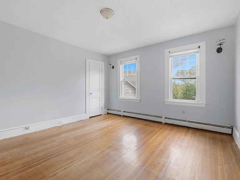 2 Oakland Ave — Photo 10
