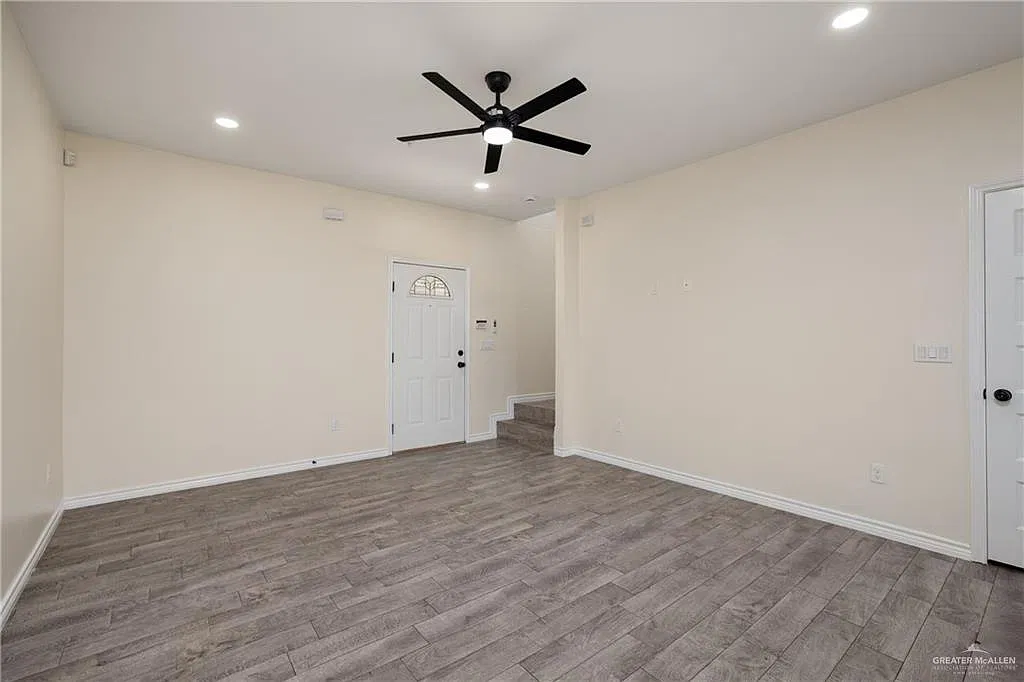 2 bed, 1.5 bath, 2718 sqft, $1,150 — Photo 3