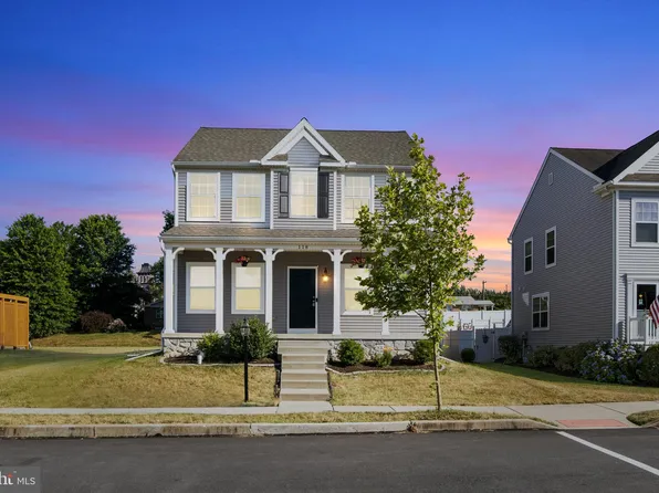 118 Honeysuckle Dr, Marietta, PA 17547