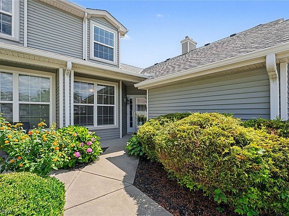 3rd image of 566 Hyannis Port Cir