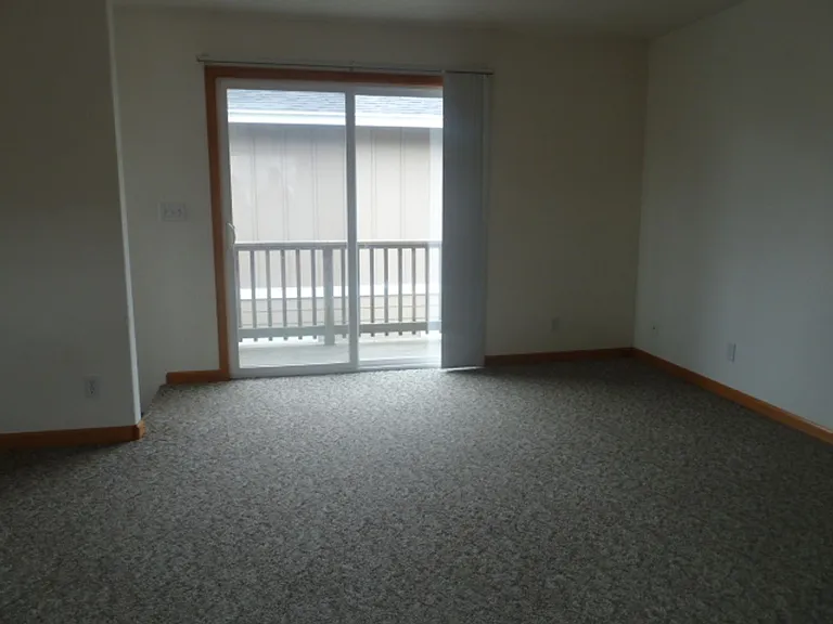 2718 Meadow Creek Way — Photo 12
