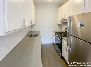 406 W Surf St #301, Chicago, IL 60657