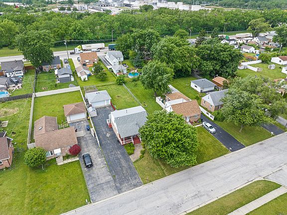 3rd image of 6930 Garden Ln