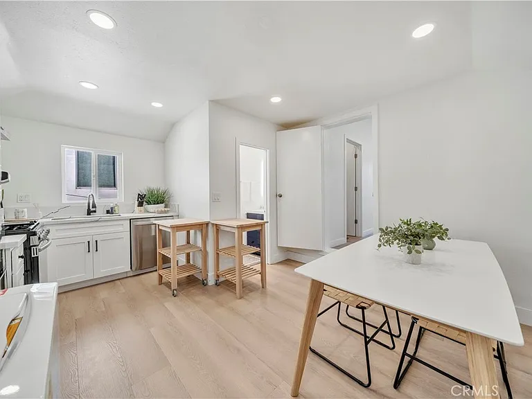 920 W Balboa Blvd — Photo 17