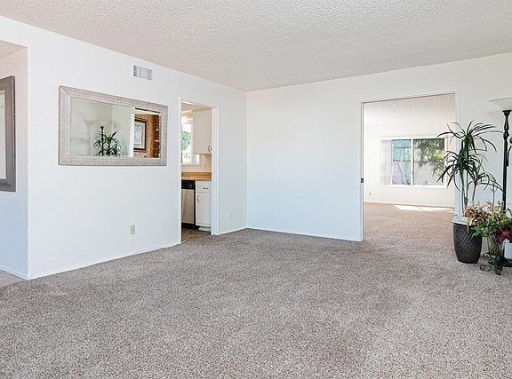 8592 Neath St-004-005-Living Room-MLS_Si