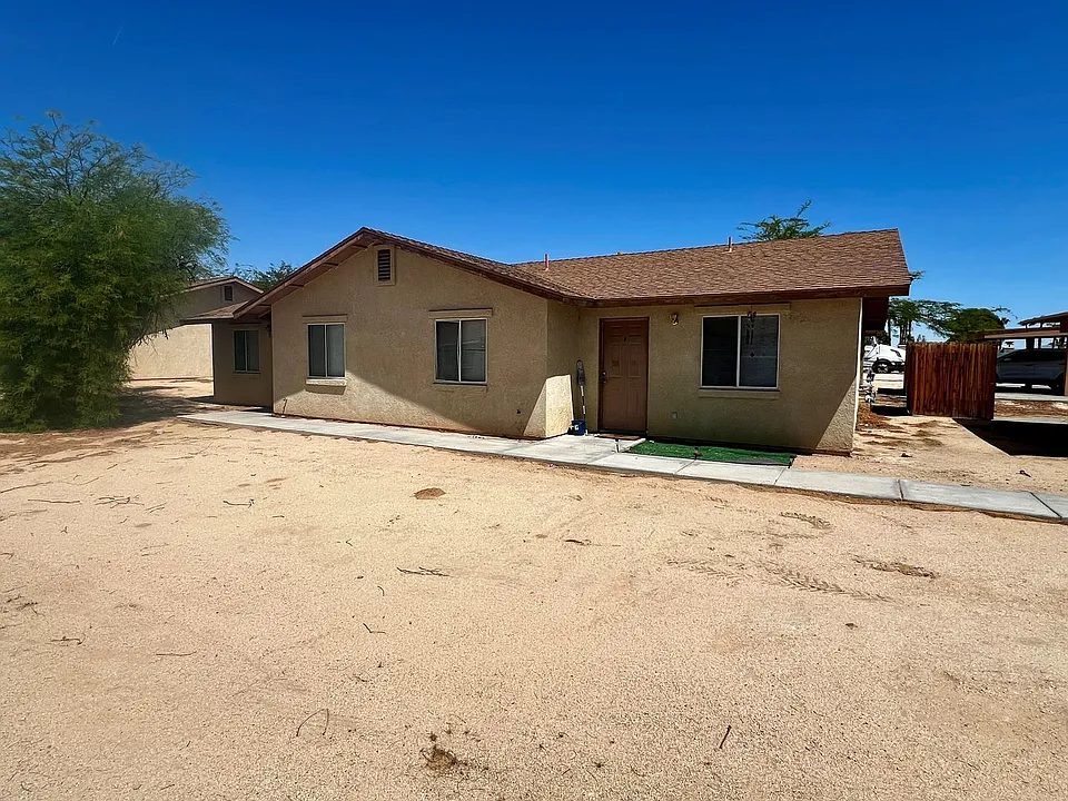 6320 Mesquite Ave