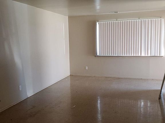 4th image of 263 Hamlin St