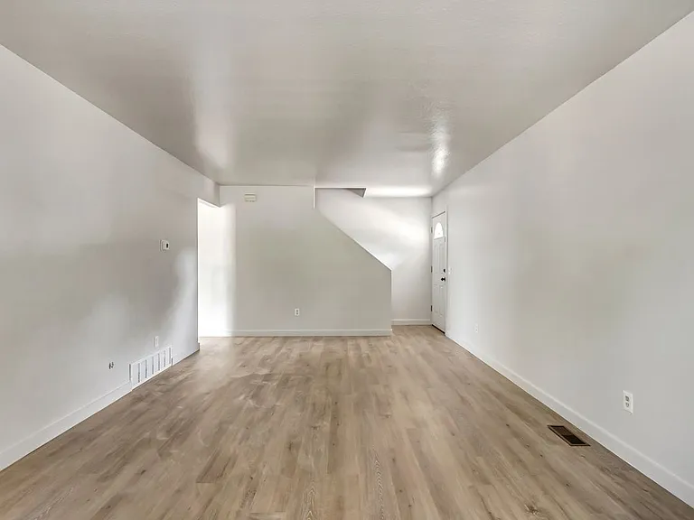 505 E Mansfield Ave — Photo 2