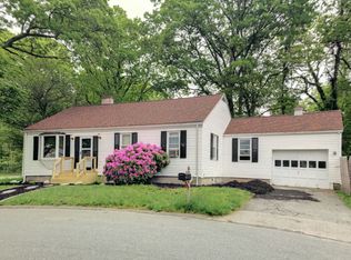 76 Coggeshall St, Dartmouth, MA 02747