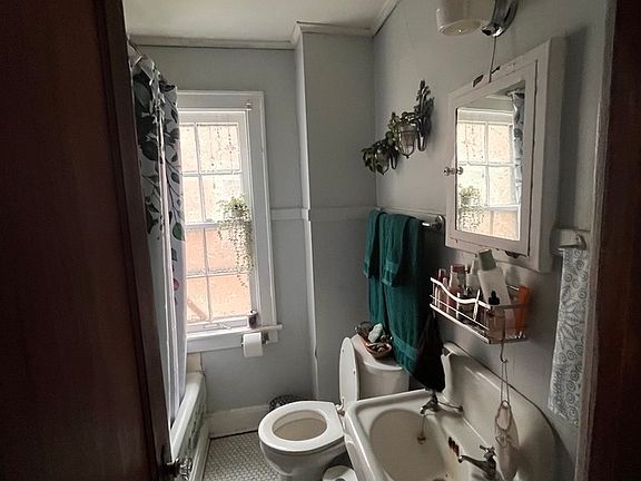 3rd image of 2366 Glenmawr Ave