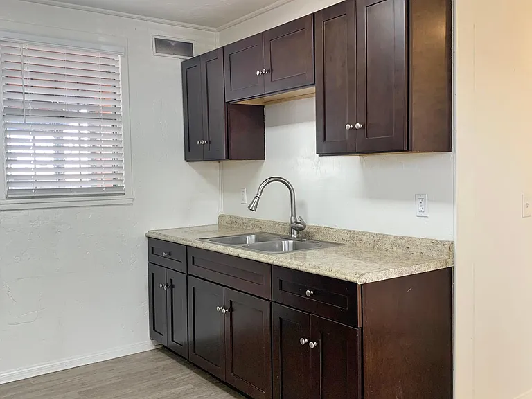 Eat-in Kitchen