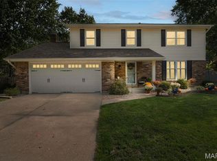 708 Woodmore Oaks Ct, Ballwin, MO