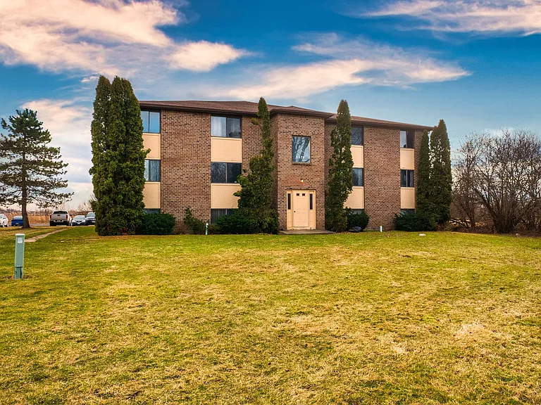 Maplewood Apartments — Photo 15