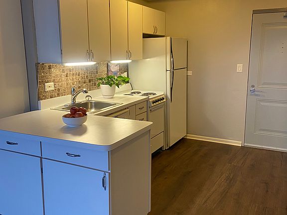 2nd image of 3410 N Lake Shore Dr APT 11C