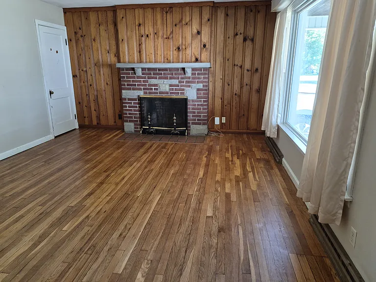 633 Harrison Ave — Photo 4