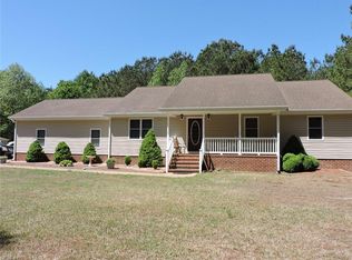 869 Ebenezer Church Rd, Cobbs Creek, VA 23035