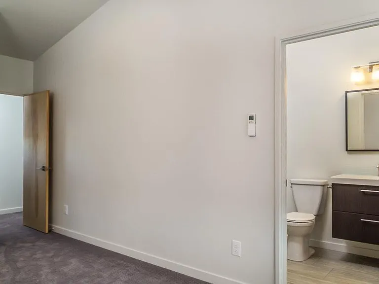 3822 N Commercial Ave — Photo 20