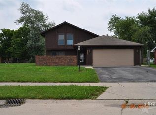 9221 Burr Oak Dr, Fort Wayne, IN 46819