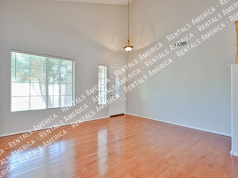 9710 S 45th Ave — Photo 5