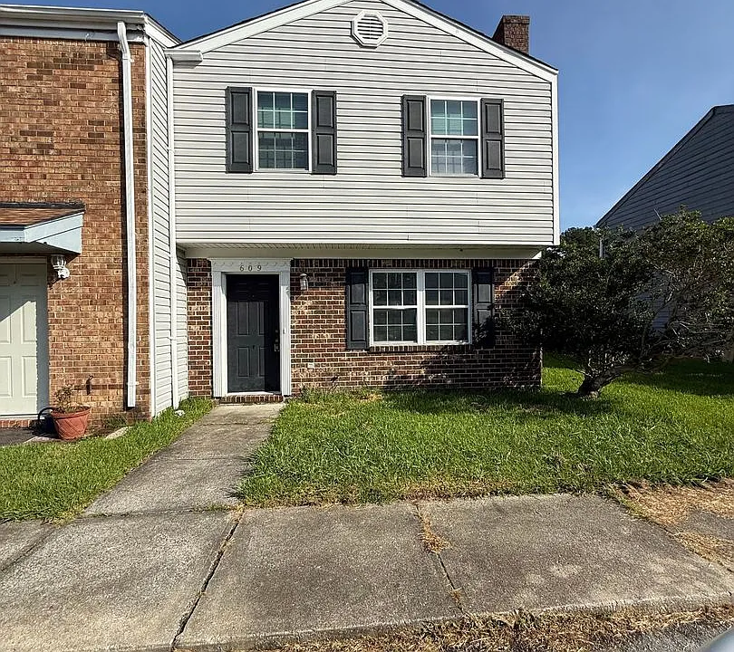 609 Myrtlewood Cir