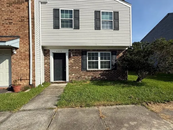 609 Myrtlewood Cir, Jacksonville, NC 28546