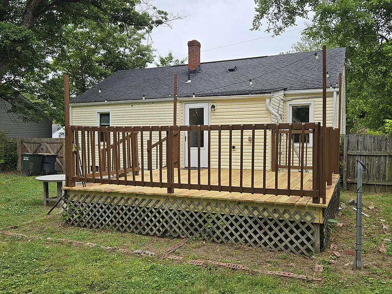 1115 Stewart Dr — Photo 2