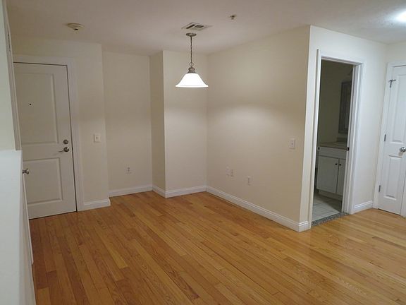 4th image of 555 Page St Unit 102