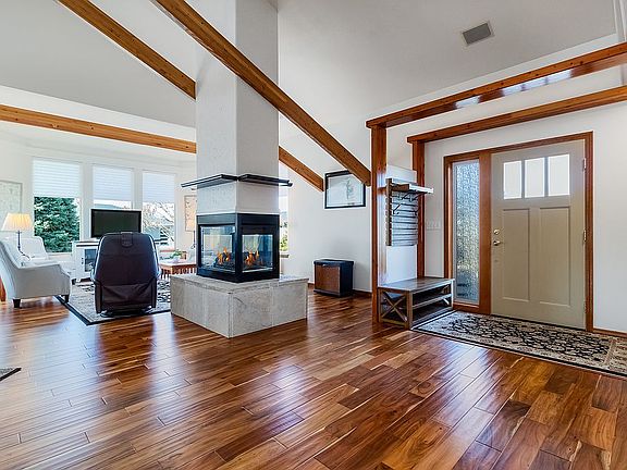 3rd image of 1054 Williams Pl