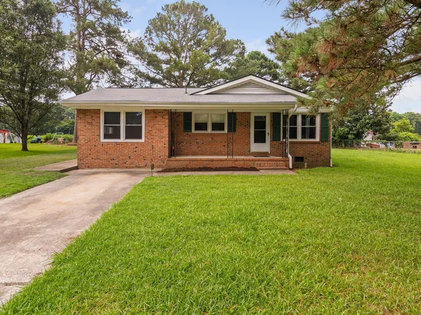 131 Brentwood Dr, Selma, NC 27576