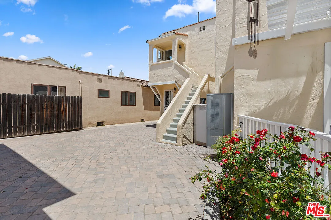 2 bed, 1.0 bath, 1200 sqft, $4,450 — Photo 1