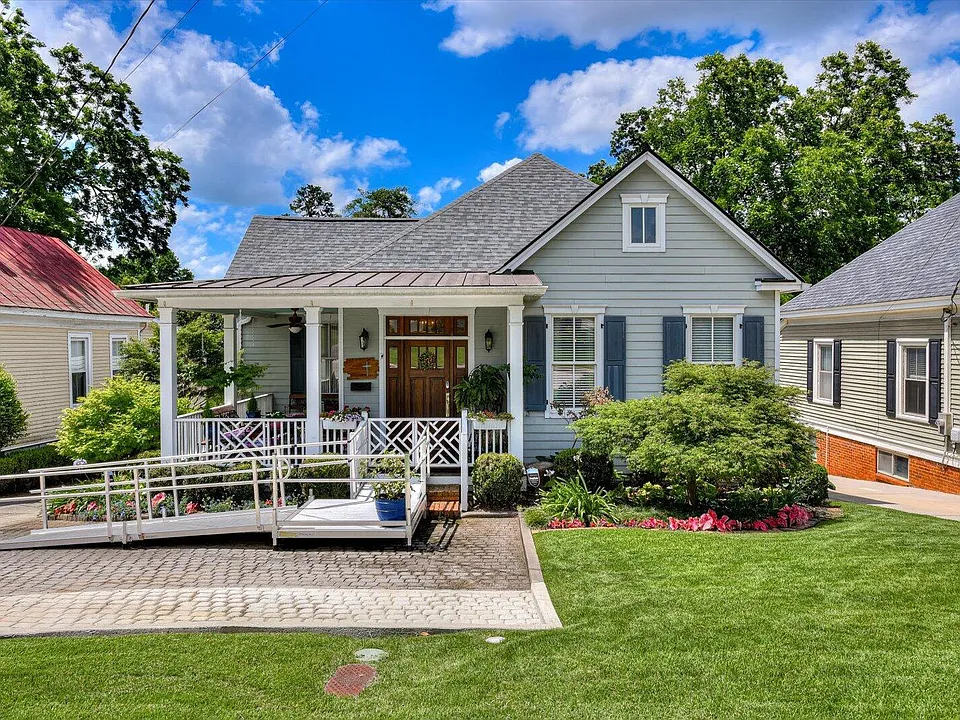 212 Jackson Ave