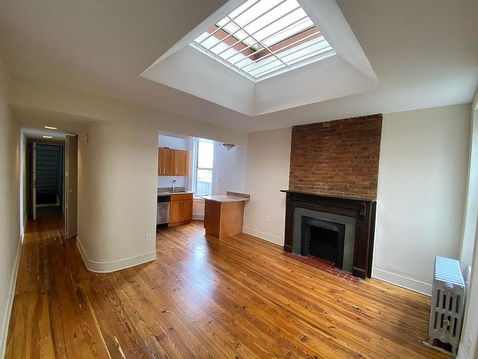 1st image of 437 1st St APT 4