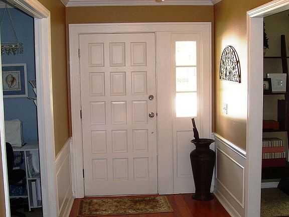 Entry Foyer w/Wood Floor