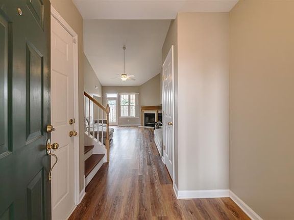 3rd image of 719 Heath Pl