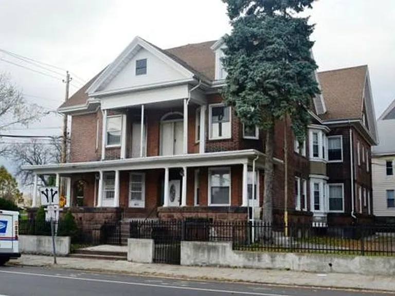 588-590 Fairfield Ave — Photo 1