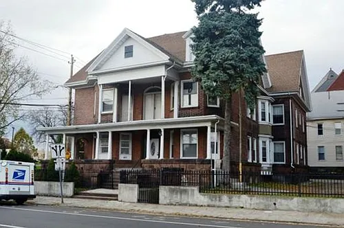 588-590 Fairfield Ave Photo 1
