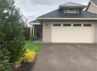 61760 Bridgecliff Dr, Bend, OR 97702